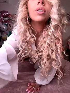 Snapshot of maddisonblush chatting on 10-17-25, 04:53 maddisonblush online show from 10-17-25, 04:53