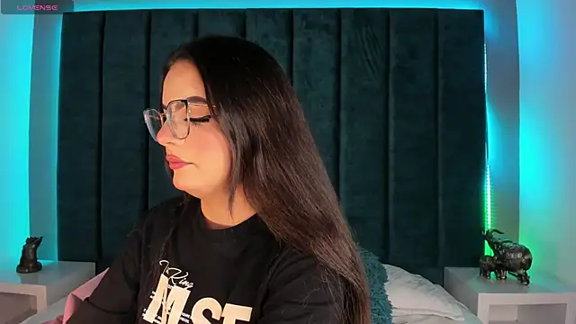 Snapshot of IsabellaGrey19 chatting on 11-16-25, 07:41 IsabellaGrey19 online show from 11-16-25, 07:41