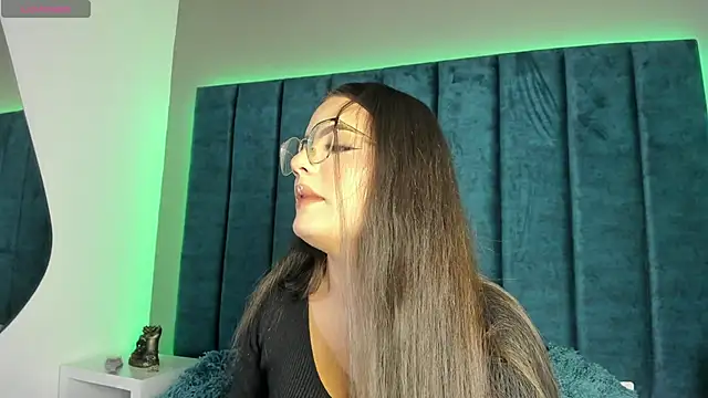 Snapshot of IsabellaGrey19 chatting on 11-30-25, 07:29 IsabellaGrey19 online show from 11-30-25, 07:29