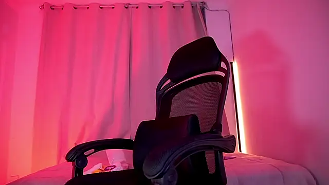 petitevictoria online show from 07-17-26, 04:30