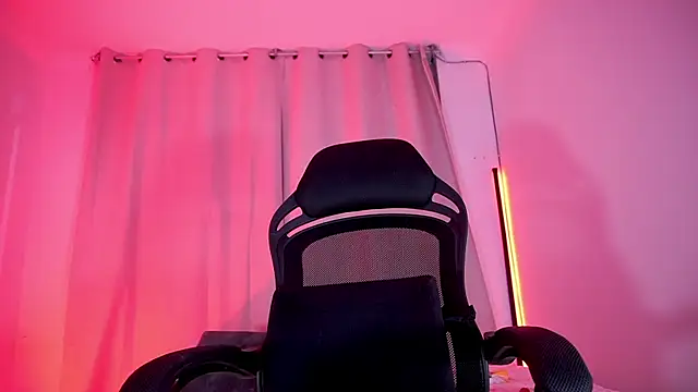 petitevictoria online show from 07-30-26, 05:39