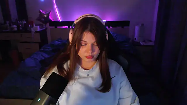 helengilmor online show from 11-22-25, 04:28