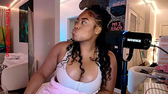 Snapshot of BriannaBrave chatting on 06-26-26, 11:31 BriannaBrave online show from 06-26-26, 11:31