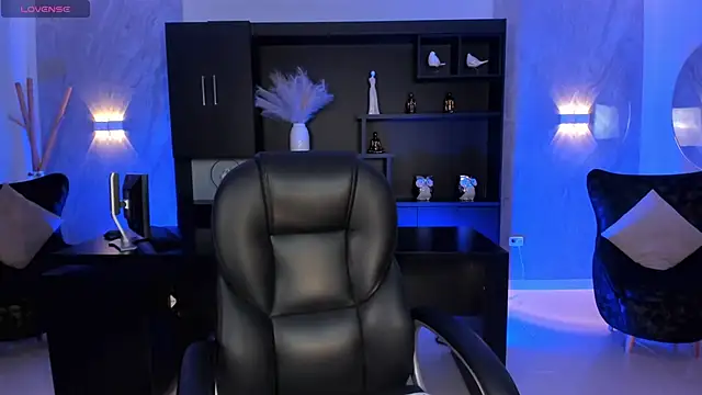 SamanthaKlein  online show from 01-07-25, 03:24