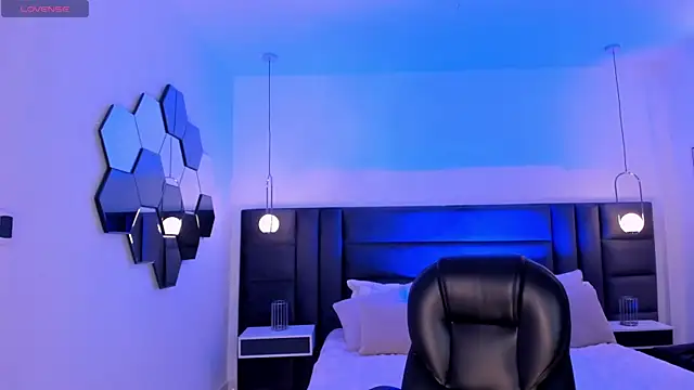 SamanthaKlein  online show from 01-23-25, 03:37