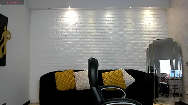 VictoriaMilan  online show from 01-17-25, 08:22