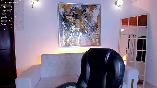 VictoriaMilan  online show from 02-08-25, 11:24