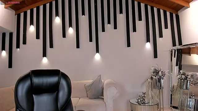 VictoriaMilan  online show from 02-12-25, 08:07