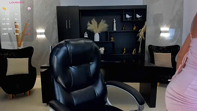 VictoriaMilan  online show from 03-05-25, 09:37