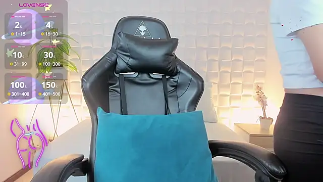 yadira furlan  online show from 01-21-25, 07:28