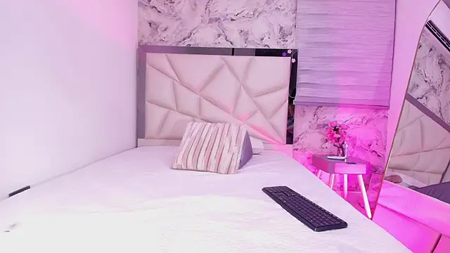 kendal rossi online show from 04-12-26, 03:22