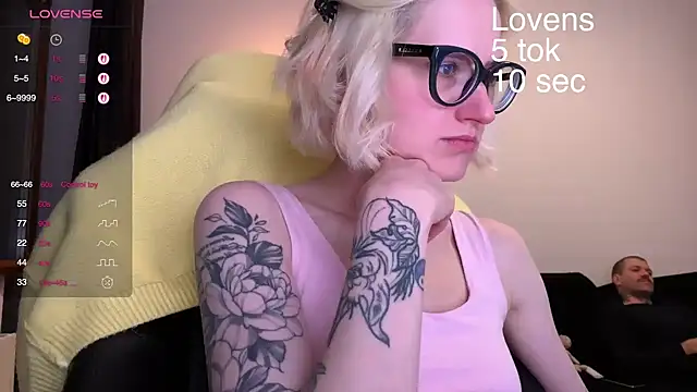 Snapshot of Sexy_Sweets chatting on 10-04-25, 07:45 Sexy Sweets online show from 10-04-25, 07:45