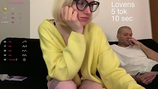 Snapshot of Sexy_Sweets chatting on 10-15-25, 10:32 Sexy Sweets online show from 10-15-25, 10:32