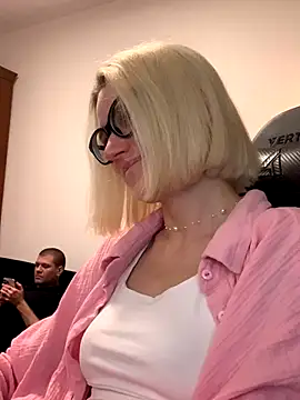 Snapshot of Sexy_Sweets chatting on 10-27-25, 04:44 Sexy Sweets online show from 10-27-25, 04:44