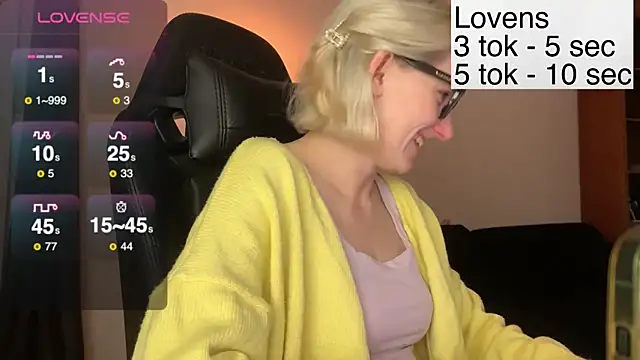 Snapshot of Sexy_Sweets chatting on 11-18-25, 06:45 Sexy Sweets online show from 11-18-25, 06:45