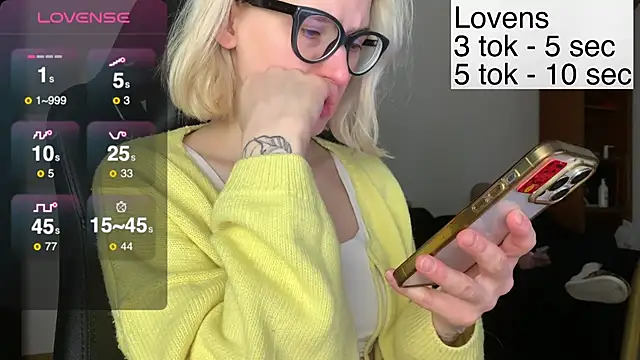 Snapshot of Sexy_Sweets chatting on 11-19-25, 05:46 Sexy Sweets online show from 11-19-25, 05:46