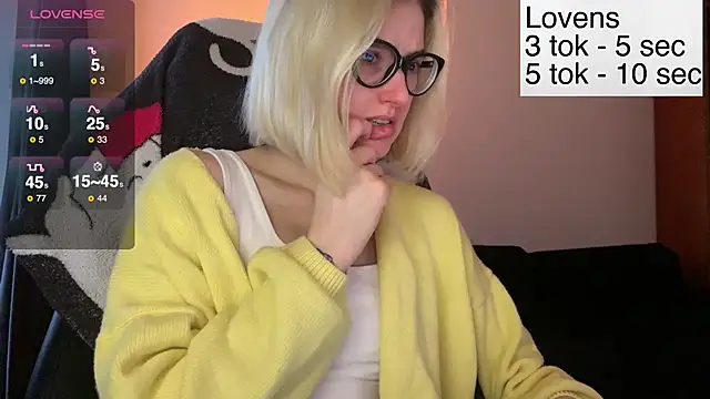 Snapshot of Sexy_Sweets chatting on 11-26-25, 12:28 Sexy Sweets online show from 11-26-25, 12:28