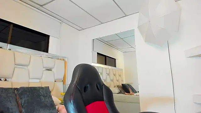 Naomi-Haruno online show from 01-24-25, 04:16