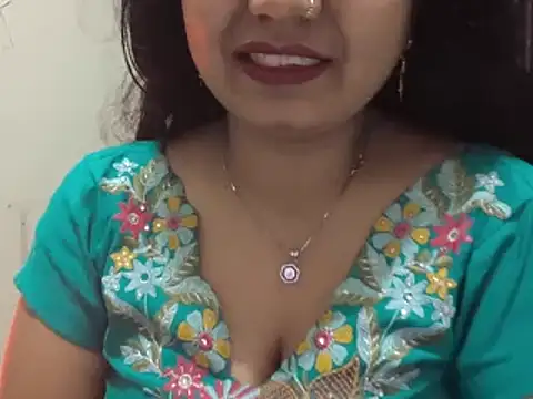 Snapshot of Gulaboo_bhabi chatting on 01-20-25, 11:21 Gulaboo bhabi online show from 01-20-25, 11:21
