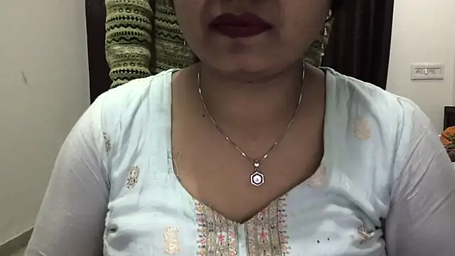 Snapshot of Gulaboo_bhabi chatting on 01-31-25, 12:18 Gulaboo bhabi online show from 01-31-25, 12:18