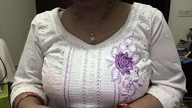 Snapshot of Gulaboo_bhabi chatting on 02-03-25, 04:10 Gulaboo bhabi online show from 02-03-25, 04:10