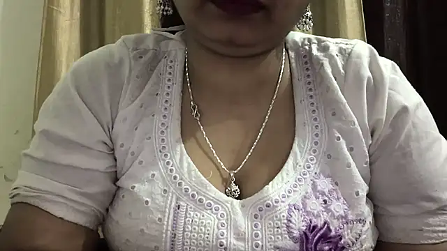 Snapshot of Gulaboo_bhabi chatting on 02-15-25, 03:39 Gulaboo bhabi online show from 02-15-25, 03:39