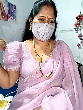 Snapshot of Rani_Darling_99 chatting on 10-25-25, 03:40 Rani Darling 99 online show from 10-25-25, 03:40