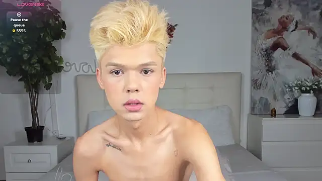 Felix Rey online show from 11-24-25, 03:34