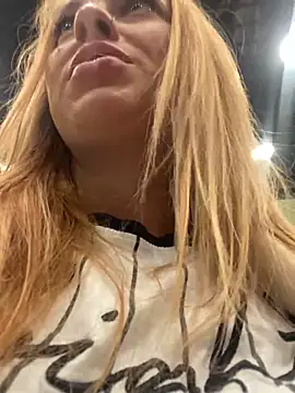 Snapshot of Sweet___Emily chatting on 12-06-24, 02:28 Sweet Emily online show from 12-06-24, 02:28