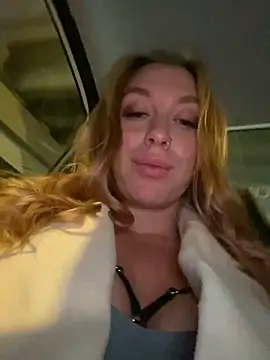 Snapshot of Sweet___Emily chatting on 12-08-24, 02:09 Sweet Emily online show from 12-08-24, 02:09