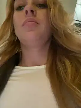 Snapshot of Sweet___Emily chatting on 12-11-24, 09:12 Sweet Emily online show from 12-11-24, 09:12