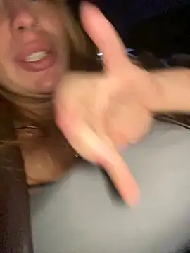 Snapshot of Sweet___Emily chatting on 12-12-24, 07:04 Sweet Emily online show from 12-12-24, 07:04