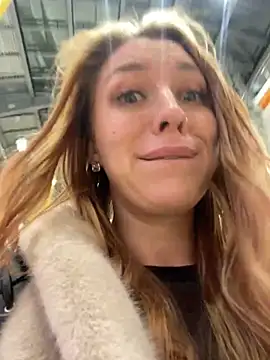 Snapshot of Sweet___Emily chatting on 12-14-24, 06:41 Sweet Emily online show from 12-14-24, 06:41