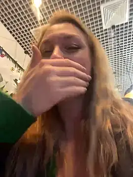 Snapshot of Sweet___Emily chatting on 12-20-24, 02:16 Sweet Emily online show from 12-20-24, 02:16