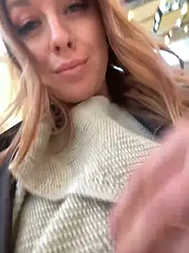 Snapshot of Sweet___Emily chatting on 01-11-25, 05:18 Sweet Emily online show from 01-11-25, 05:18