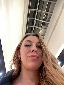 Snapshot of Sweet___Emily chatting on 01-31-25, 05:42 Sweet Emily online show from 01-31-25, 05:42