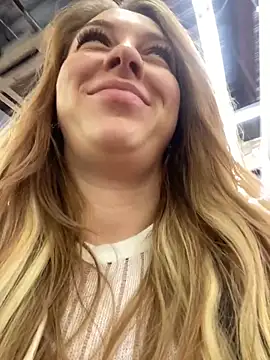 Snapshot of Sweet___Emily chatting on 02-01-25, 03:07 Sweet Emily online show from 02-01-25, 03:07