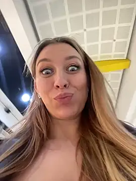 Snapshot of Sweet___Emily chatting on 02-12-25, 03:27 Sweet Emily online show from 02-12-25, 03:27