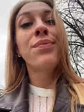 Snapshot of Sweet___Emily chatting on 03-11-25, 01:12 Sweet Emily online show from 03-11-25, 01:12