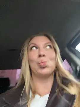 Snapshot of Sweet___Emily chatting on 11-07-25, 12:38 Sweet Emily online show from 11-07-25, 12:38