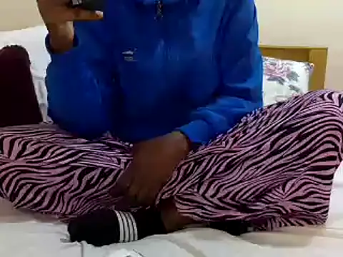 Snapshot of Sexy_megg chatting on 03-18-25, 04:58 Sexy megg online show from 03-18-25, 04:58