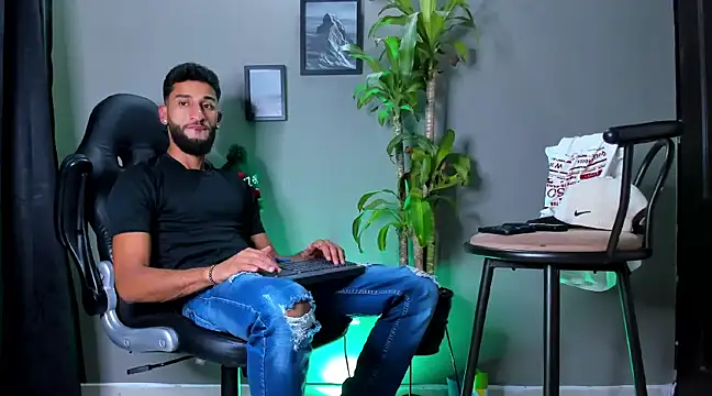 Damian 022 online show from 12-30-24, 02:09