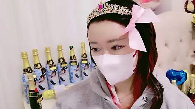 Snapshot of maii- chatting on 05-23-26, 08:57 maii- online show from 05-23-26, 08:57