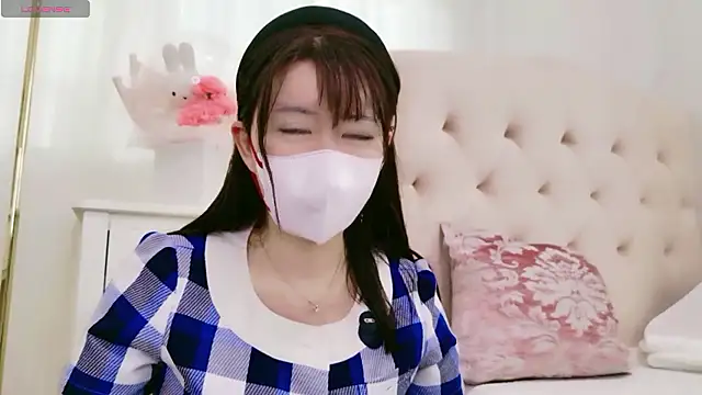 Snapshot of maii- chatting on 06-05-26, 10:59 maii- online show from 06-05-26, 10:59