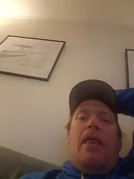 Snapshot of everyoneneeds chatting on 02-15-25, 09:26 everyoneneeds online show from 02-15-25, 09:26