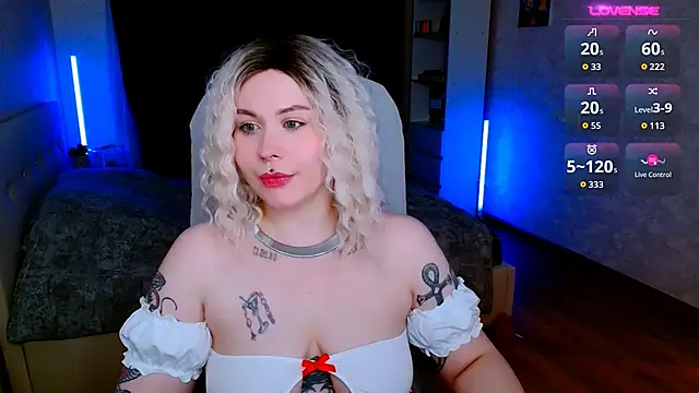 Snapshot of Blueberry-baby chatting on 11-23-25, 06:08 Blueberry-baby online show from 11-23-25, 06:08