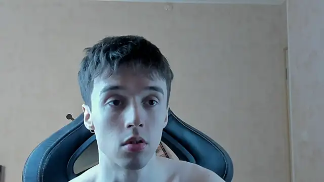 Snapshot of MasonWarholl chatting on 04-20-26, 07:37 MasonWarholl online show from 04-20-26, 07:37