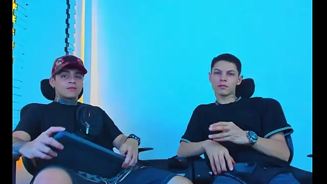 HOT boy2025 online show from 11-23-25, 04:45