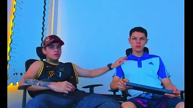 HOT boy2025 online show from 11-30-25, 05:06