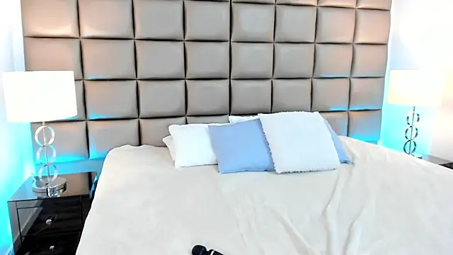 AnnyHizzle online show from 03-18-25, 12:27